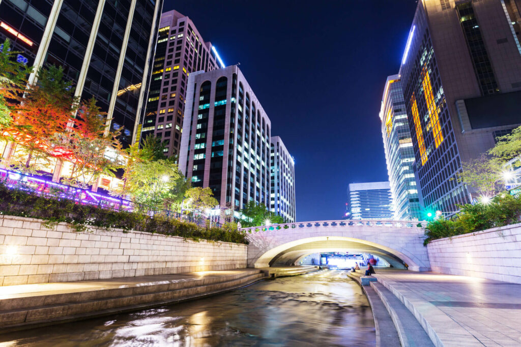 cheonggyecheon-in-seoul-city-2023-11-27-05-35-46-utc-scaled-1-1024x683